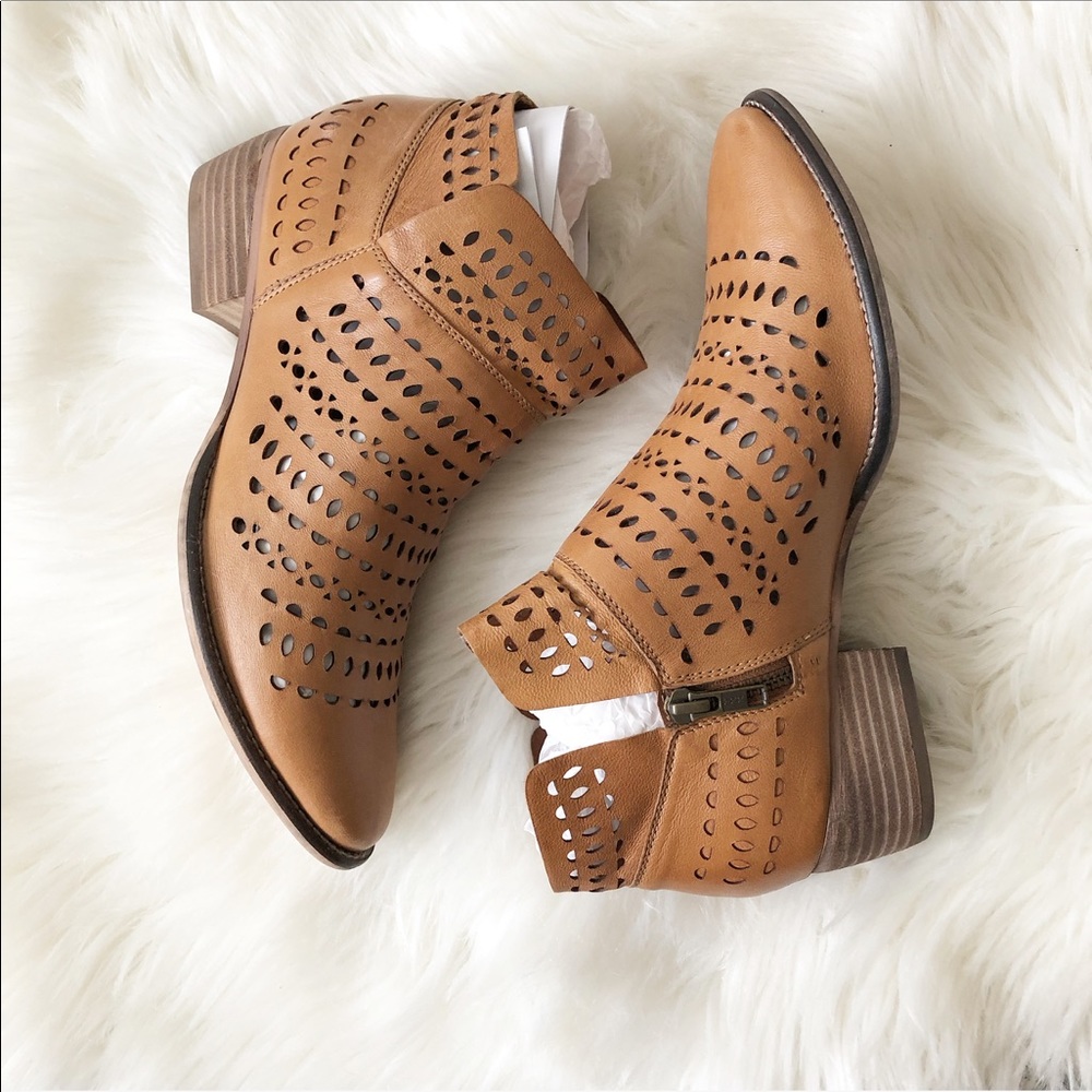 NIB Seychelles Tame Me Booties